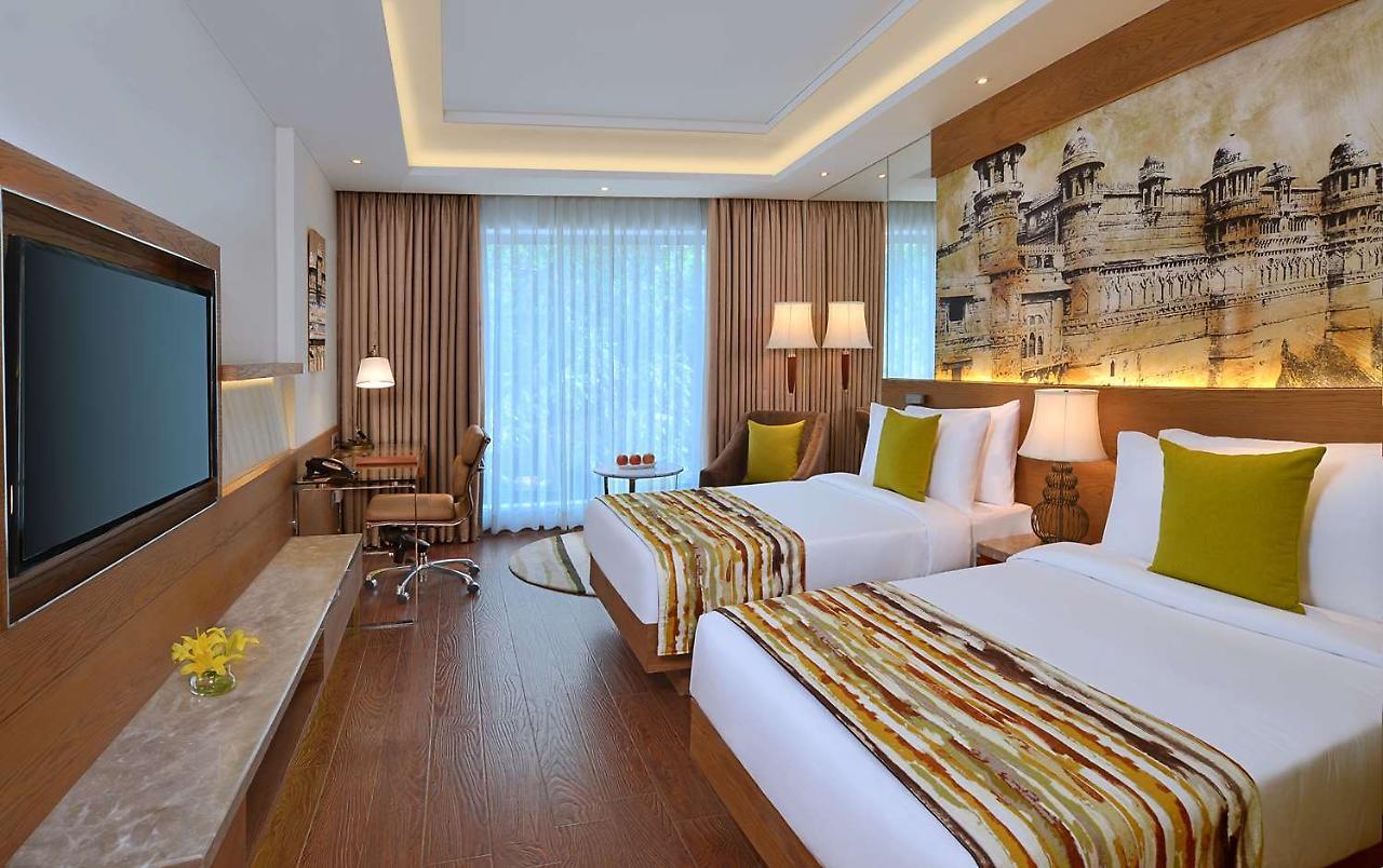 Hotel Radisson Gwalior Esterno foto