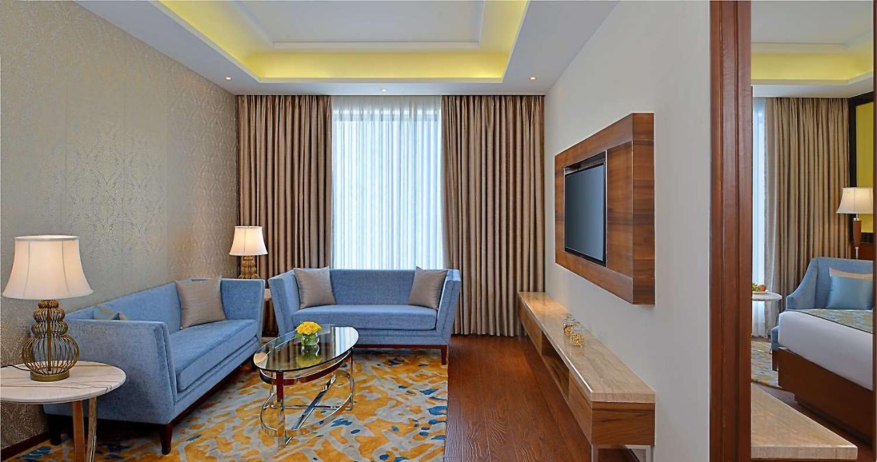 Hotel Radisson Gwalior Esterno foto