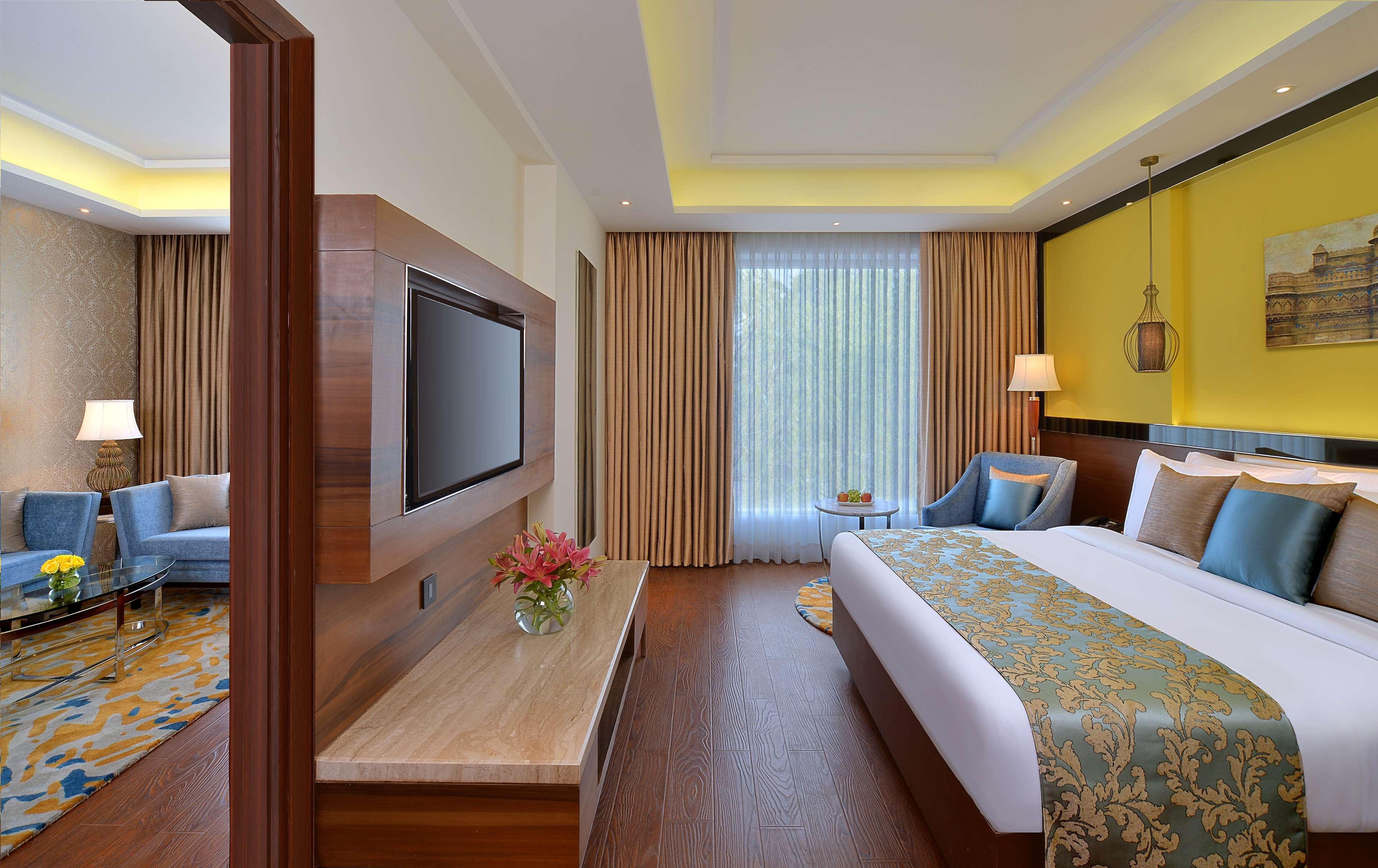 Hotel Radisson Gwalior Esterno foto
