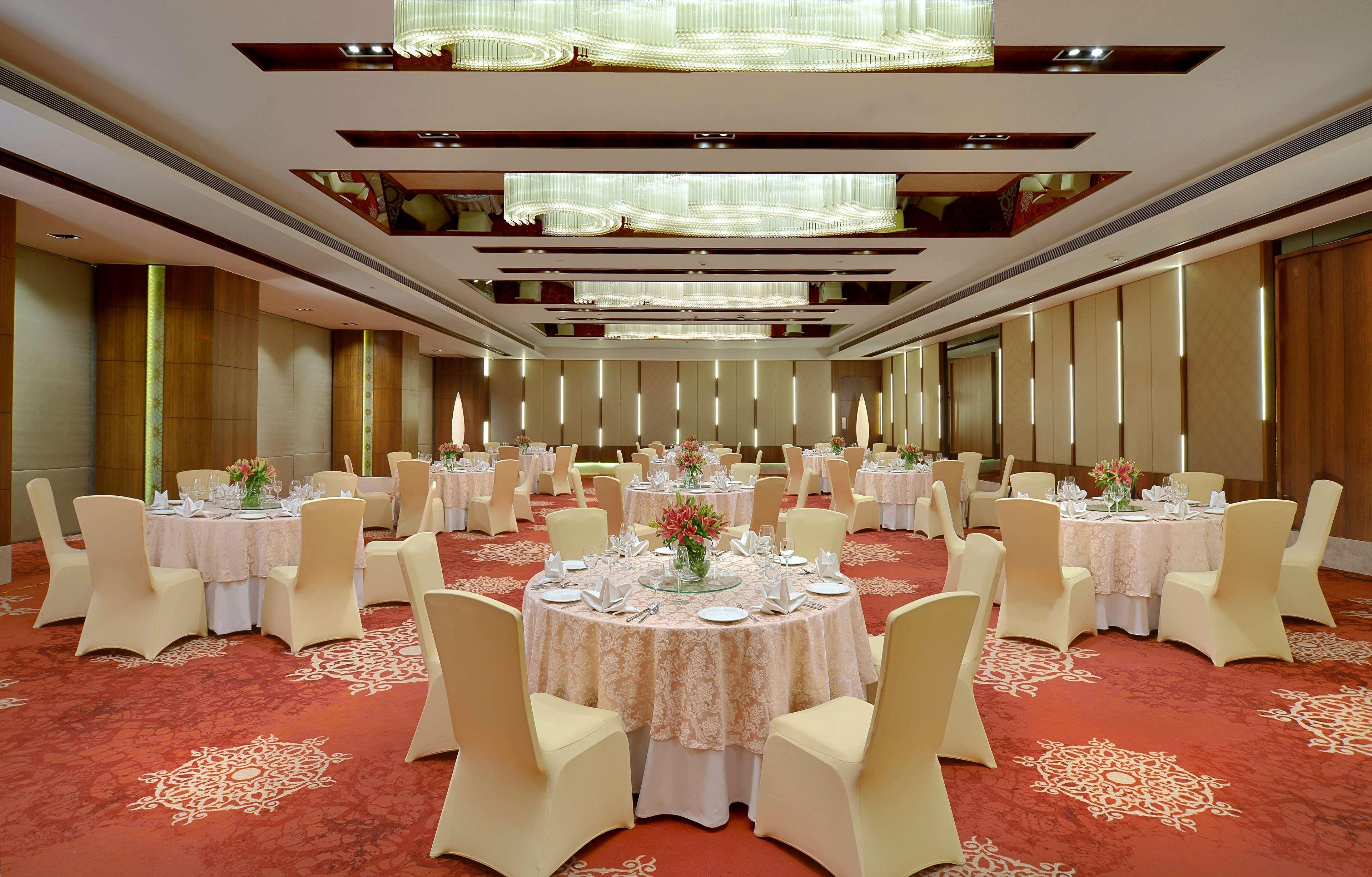 Hotel Radisson Gwalior Esterno foto