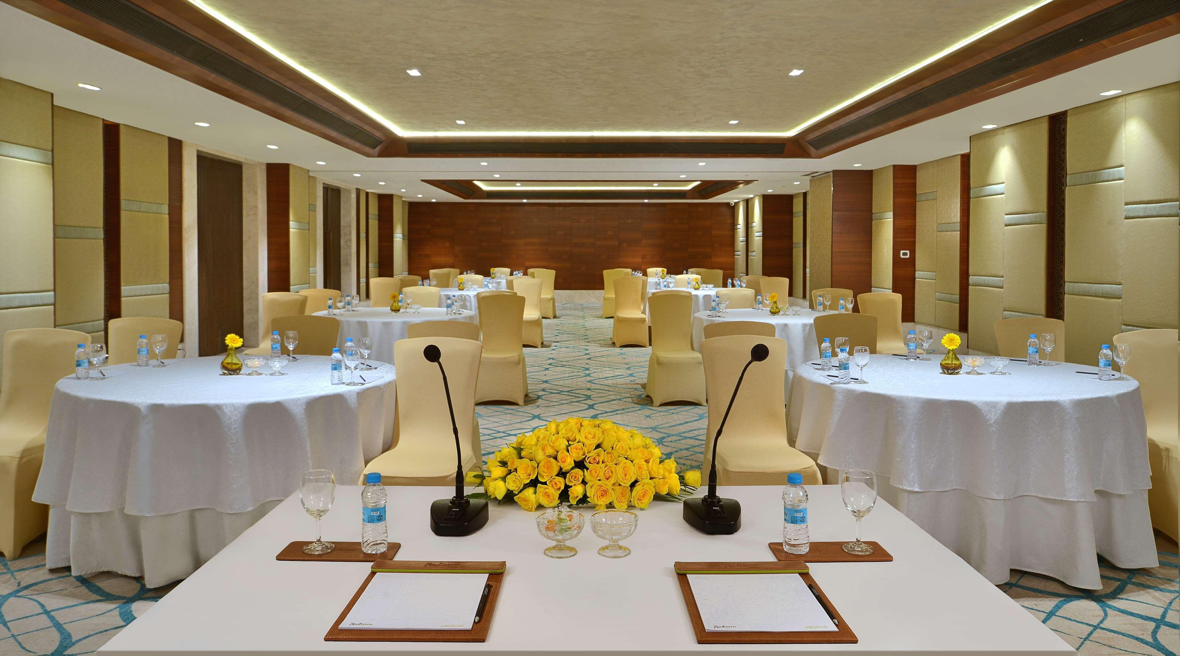 Hotel Radisson Gwalior Esterno foto
