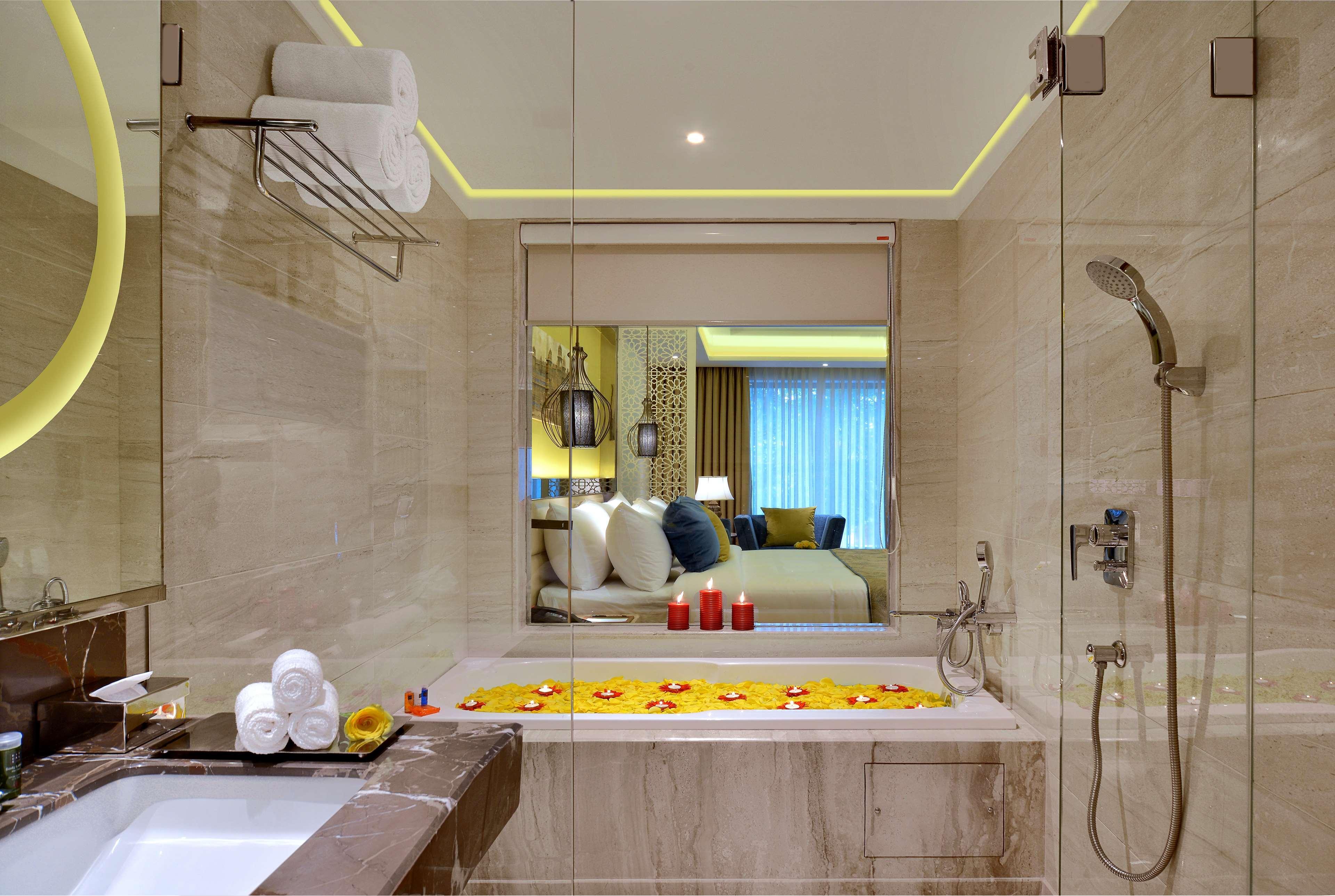 Hotel Radisson Gwalior Esterno foto
