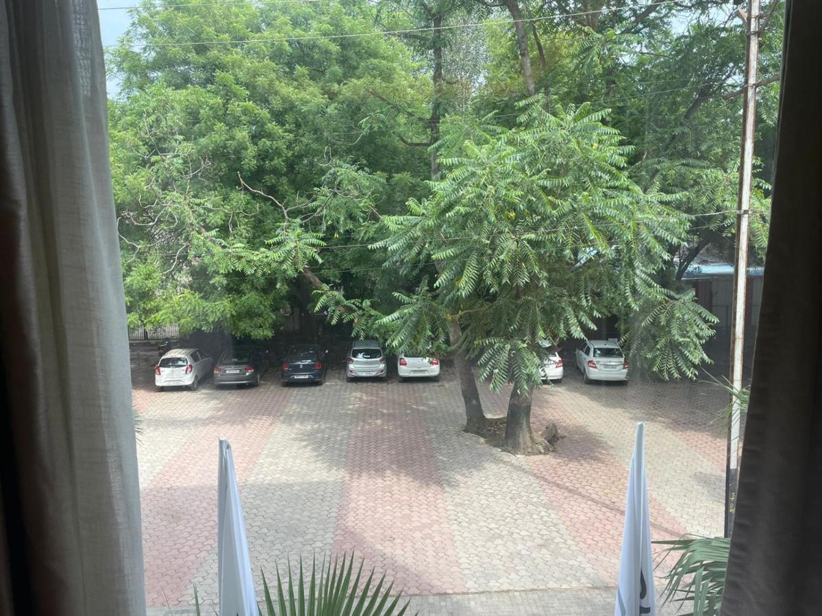 Hotel Radisson Gwalior Esterno foto
