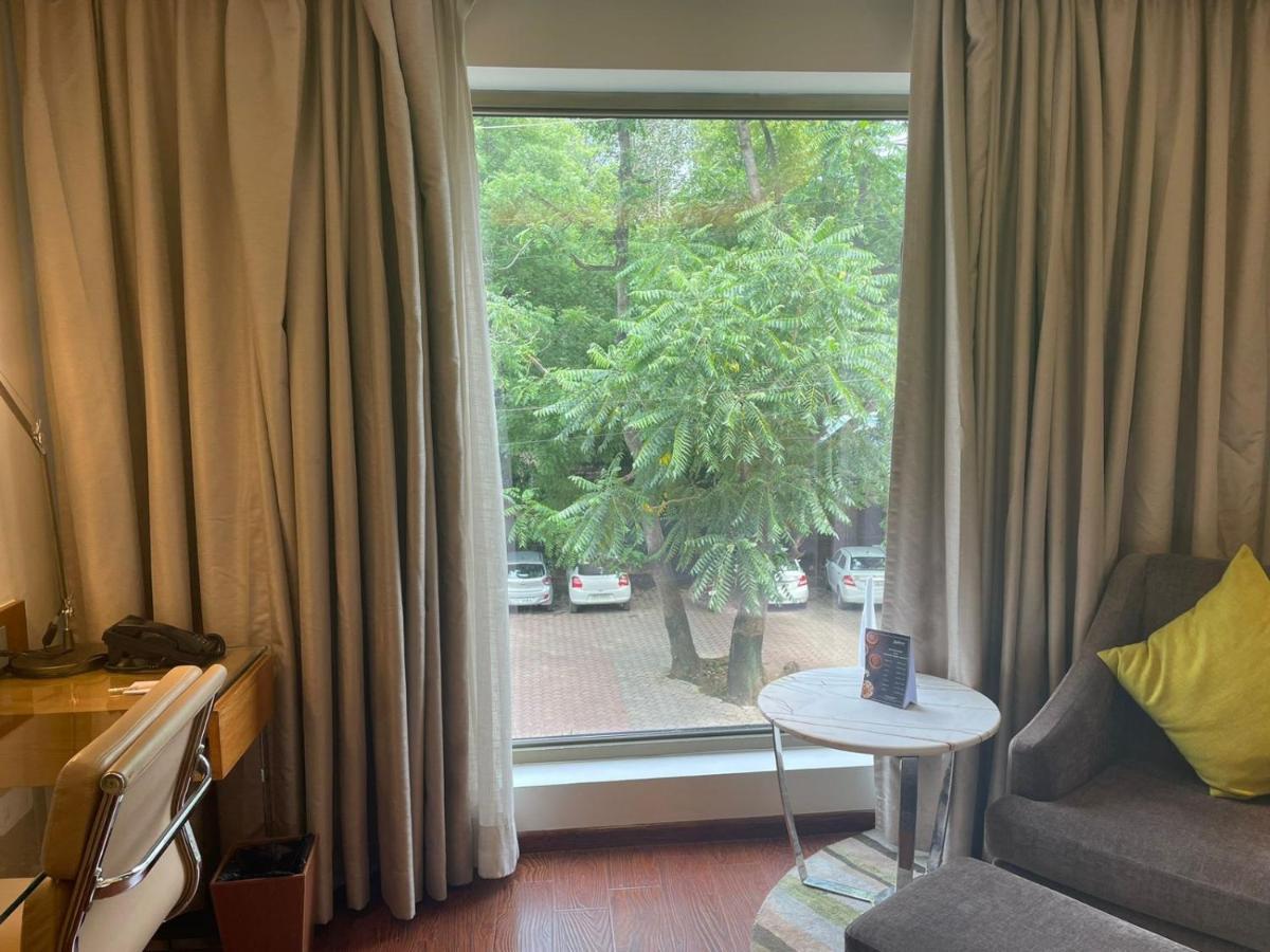 Hotel Radisson Gwalior Esterno foto