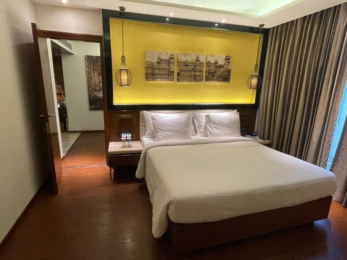 Hotel Radisson Gwalior Esterno foto